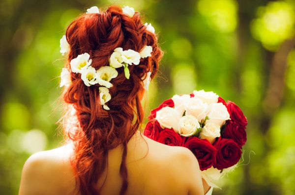 Réaliser une coiffure romantique dans un salon de coiffure à Fécamp 76